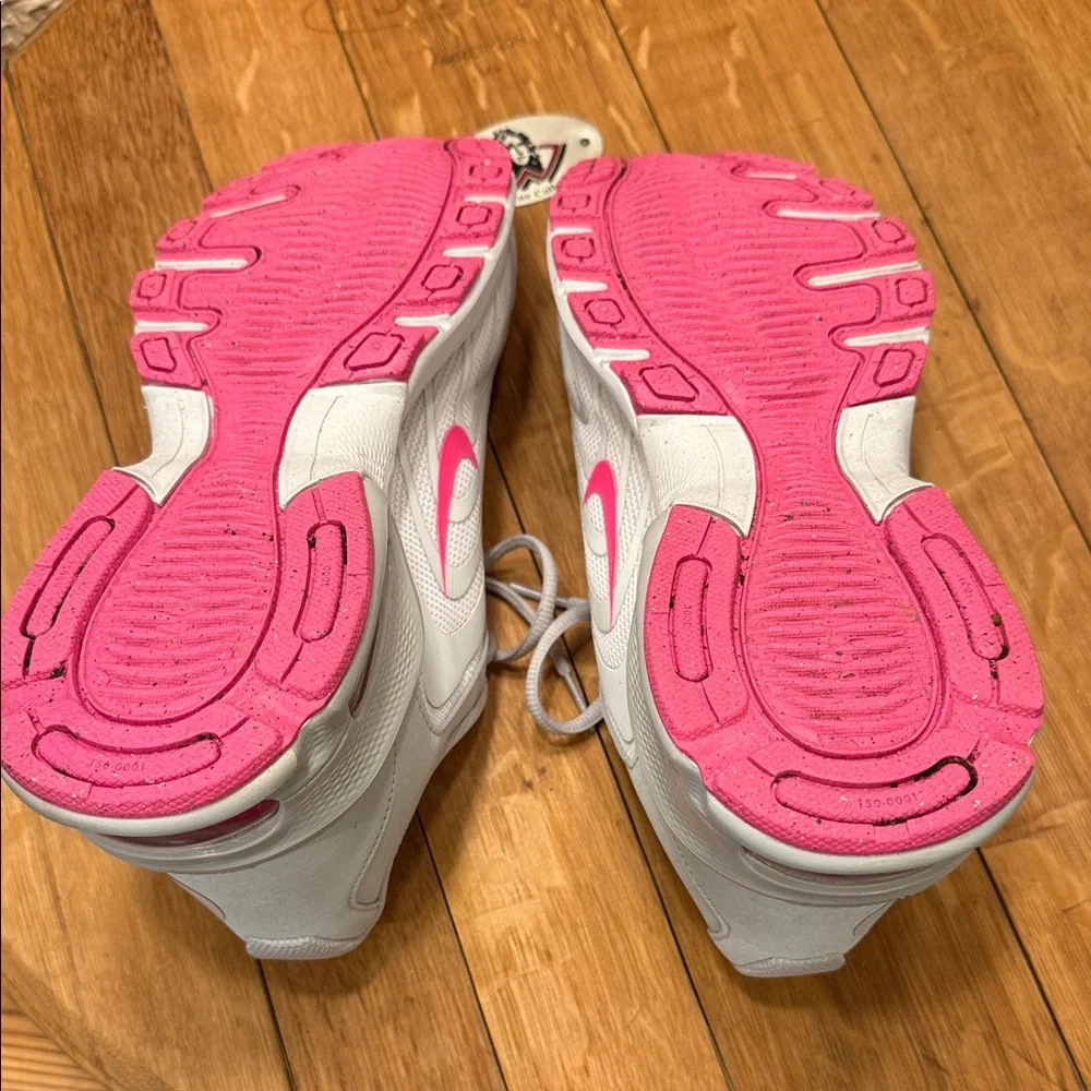 Nike Air Max Nuaxis Women’s 10 White Pink Running Shoes Sneakers